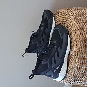 NWOT Adidas Womens TERREX Free Hiker GORE-TEX 2.0 Hiking Shoes Black/White S-7.5